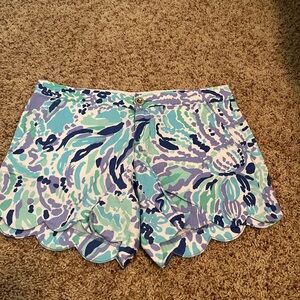 EUC Lilly Pulitzer buttercup shorts. Size 4